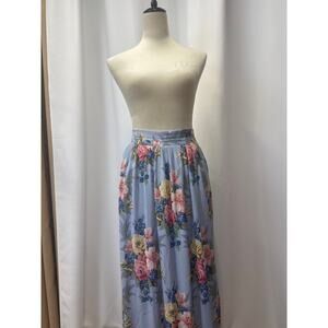 Floral skirt by Michelle Stuart. Comes W/ Pockets! Size M 
Waist 19 Length 32